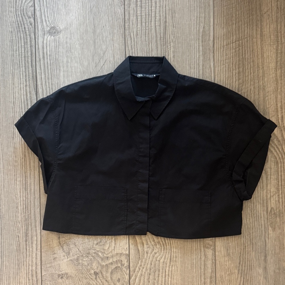 Zara Black Short-Sleeve Cropped Shirt